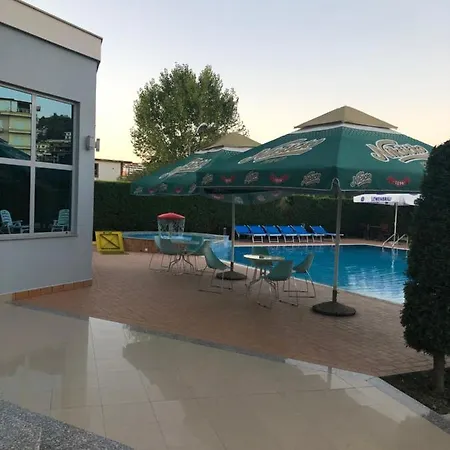 Otel Blue Sky Golem (Tirana)