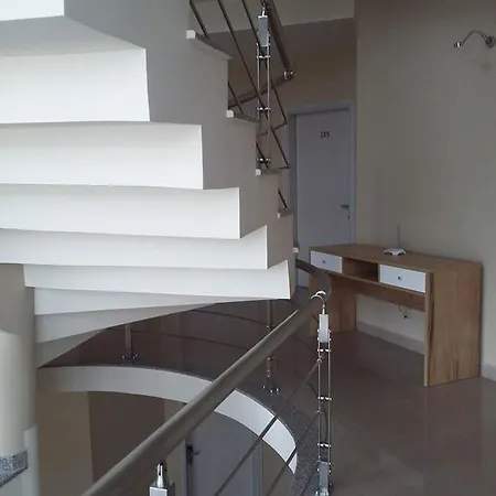 Otel Blue Sky Golem (Tirana)