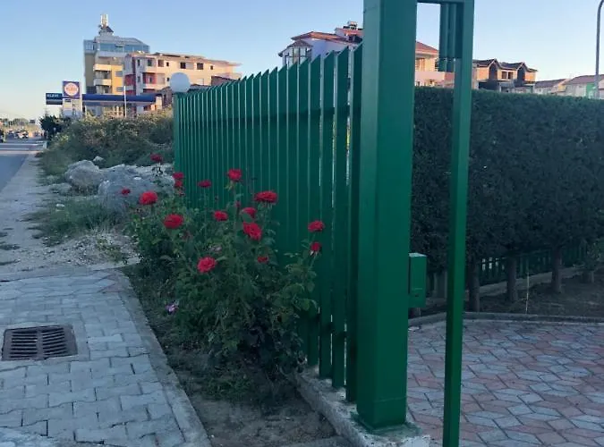 Blue Sky Ξενοδοχείο Golem (Tirana)