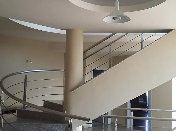 Blue Sky Ξενοδοχείο Golem (Tirana)