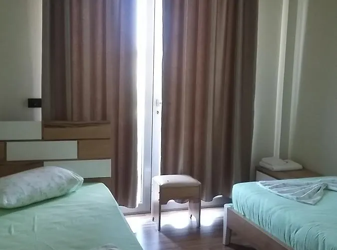 Blue Sky Ξενοδοχείο Golem (Tirana)